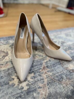 Steve Madden Patent Pointed-Toe Pumps in Nude Beige